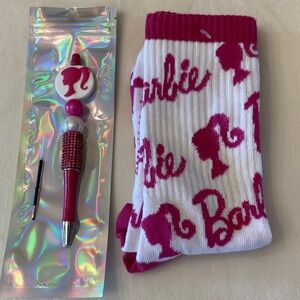 Barbie Pink and White Socks with Pen Set. New.